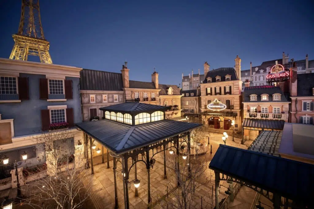 Pabellón de Francia en el parque Epcot sin gente, como ejemplo de la mejor temporada para viajar a Disney World