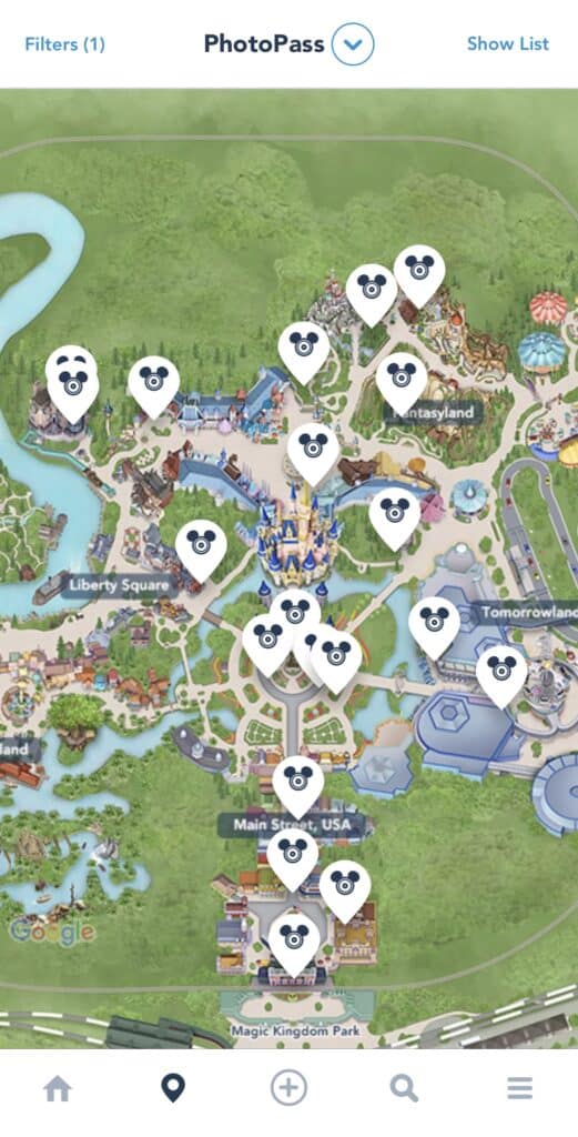 Captura de pantalla del mapa de Magic Kingdom en la app My Disney Experience. Están marcados los puntos donde hay fotógrafos Disney para aprovechar el Memory Maker