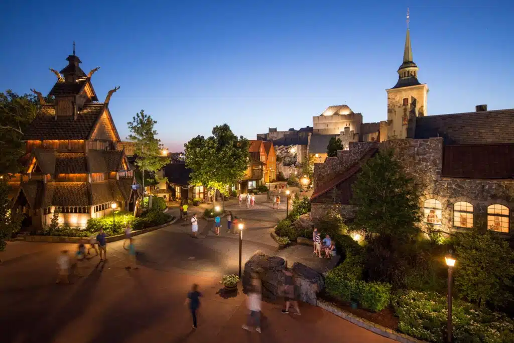 Pabellón de Noruega de noche del World Showcase de Epcot