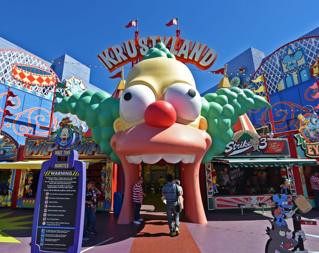 Atracción de Los Simpson, entrada por la boca de un payaso, en Universal Studios Hollywood, uno de los cinco destinos de Universal Studios en el mundo.
