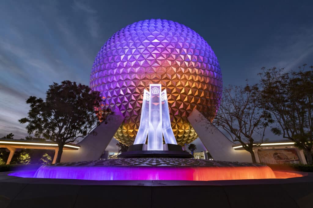 Epcot de noche se puede disfrutar en los Eventos Nocturnos en Disney World, como Extended Evening Theme Park Hours o After Hours