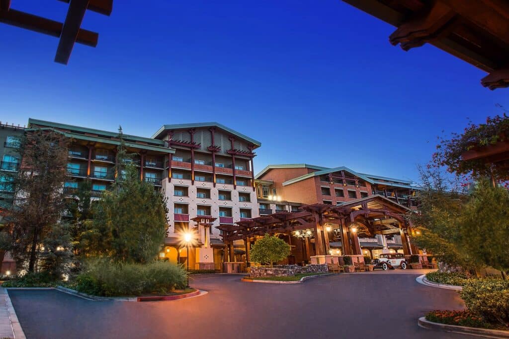 Fachada delantera del Disney's Grand Californian Hotel & Spa, uno de los que cuenta con categoría Club Level en hoteles de Disney