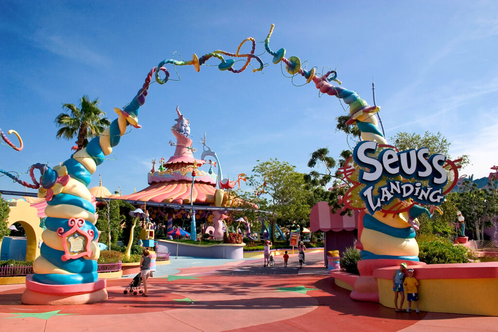 Entrada a Seuss Landing, la zona con mejores atracciones familiares en Universal Orlando - Islands of Adventure