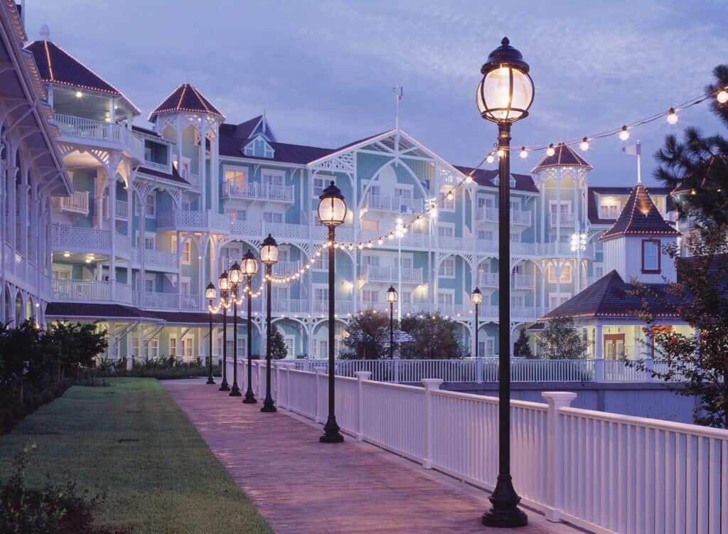 Fachada del Beach Club, una de las propiedades con habitaciones Club Level en hoteles de Disney
