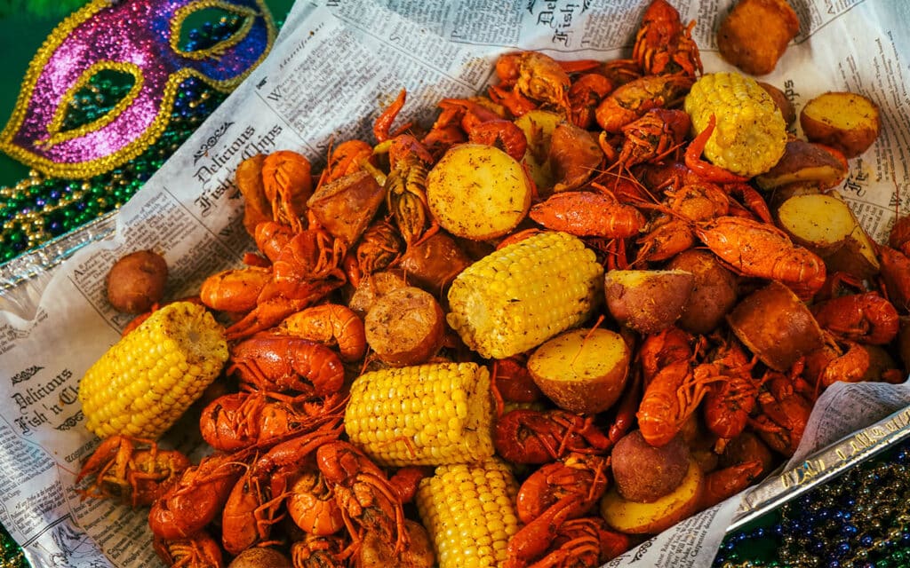 Plato enorme de mariscos, parte de los platillos exclusivos disponibles durante Mardi Gras en Universal Orlando 2026