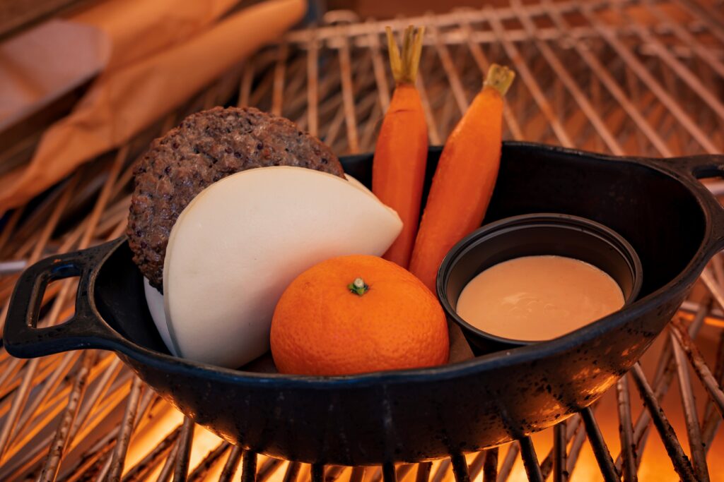 Las opciones de Kids Meals en Disneyland incluyen 2 acompañamientos saludables como frutas o verduras.